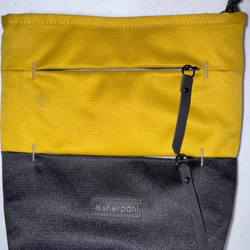 Sherpani Yellow and Black Crossbody Bag 💛🖤